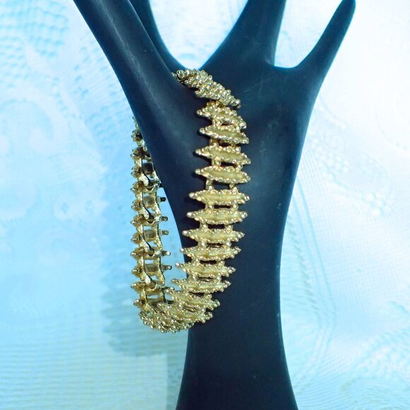 Avon Brutalist Style Vintage Bracelet - Picture 7 of 7